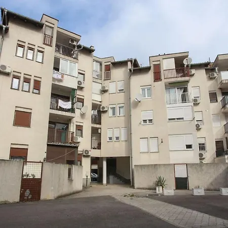 Apartmán Aylin - With Free Parking Space